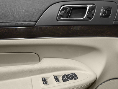 2013 Lincoln MKT Base
