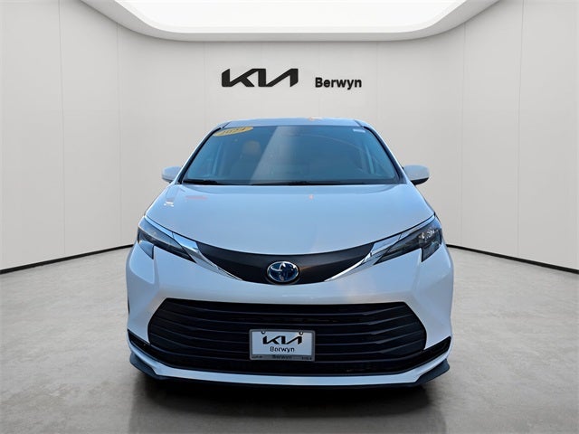 2024 Toyota Sienna LE 8 Passenger