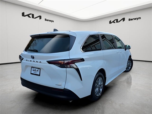2024 Toyota Sienna LE 8 Passenger