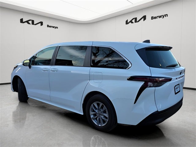 2024 Toyota Sienna LE 8 Passenger