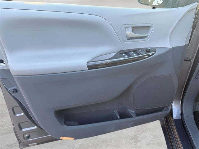 2016 Toyota Sienna XLE 8 Passenger