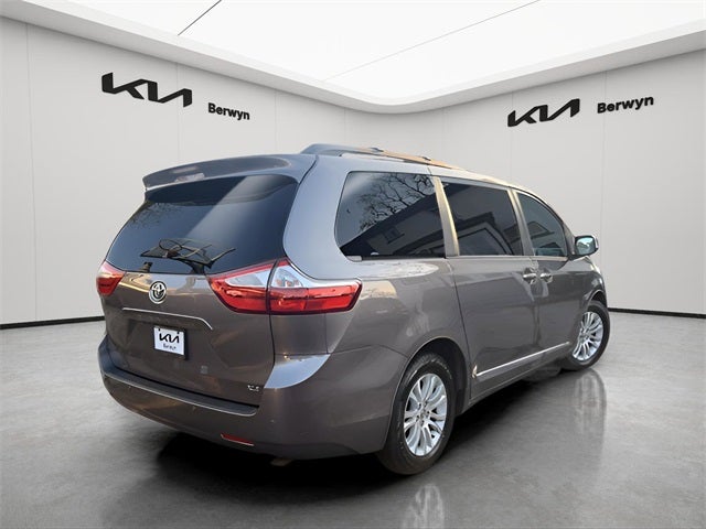 2016 Toyota Sienna XLE 8 Passenger