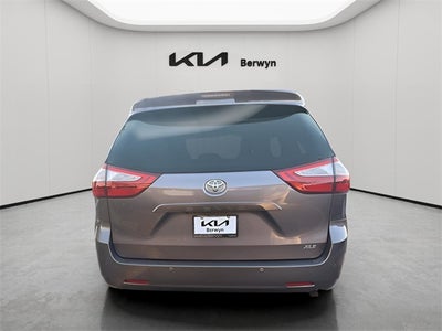 2016 Toyota Sienna XLE 8 Passenger