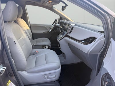 2016 Toyota Sienna XLE 8 Passenger