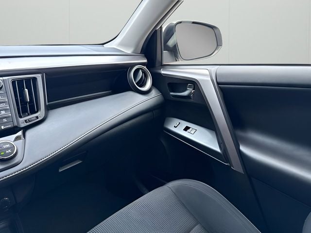 2016 Toyota RAV4 Hybrid XLE