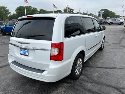 2016 Chrysler Town & Country Touring