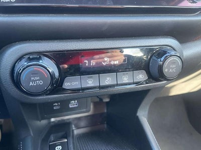 2022 Nissan Kicks SR