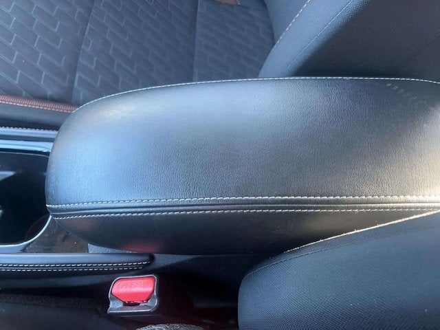 2022 Nissan Kicks SR