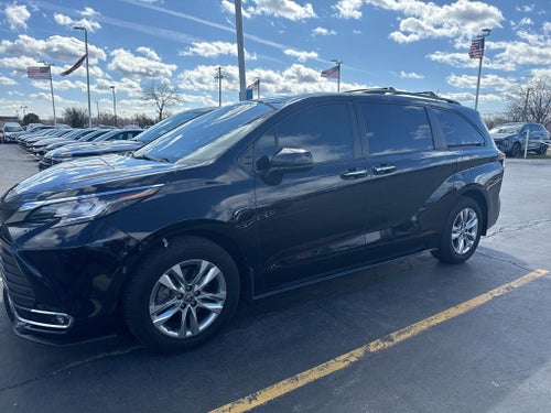 2022 Toyota Sienna XLE 8 Passenger