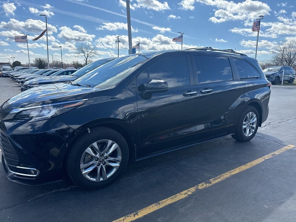 2022 Toyota Sienna XLE 8 Passenger
