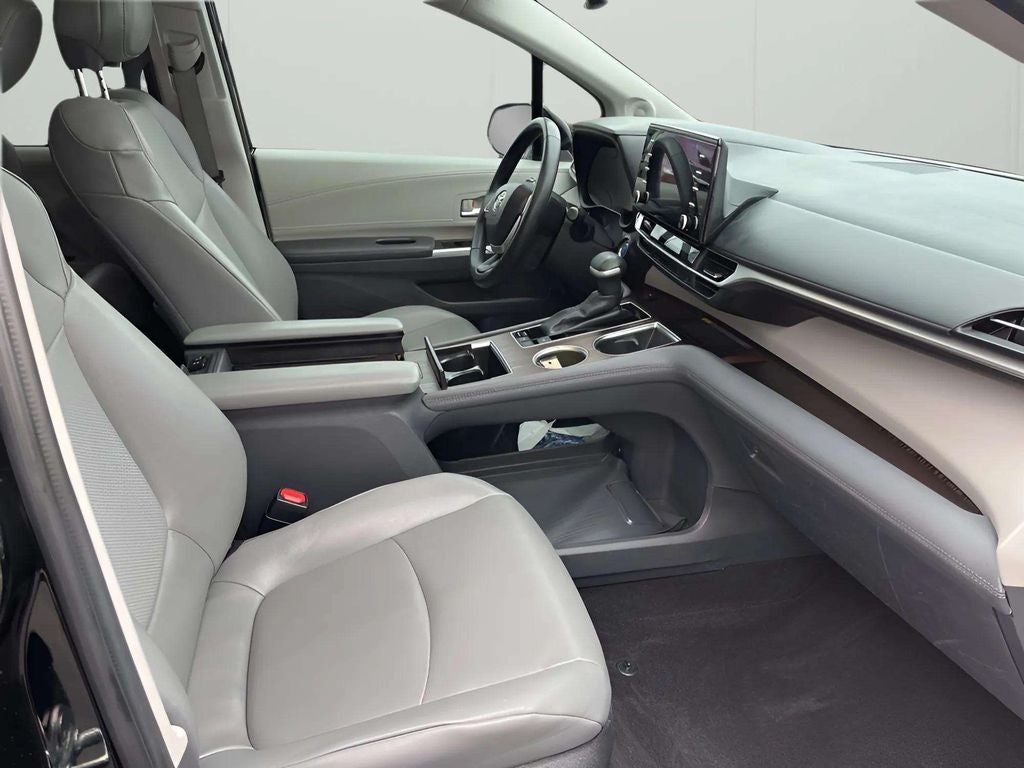 2022 Toyota Sienna XLE 7 Passenger