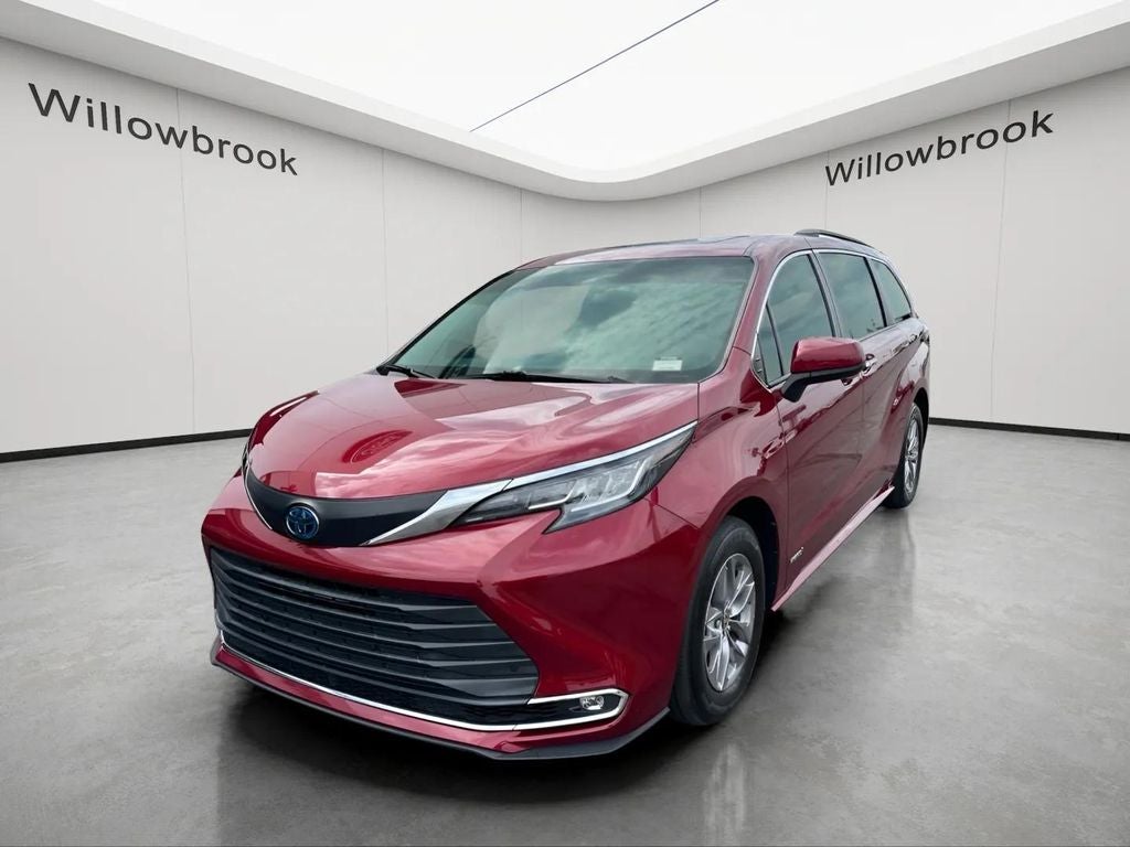 2021 Toyota Sienna XLE 8 Passenger