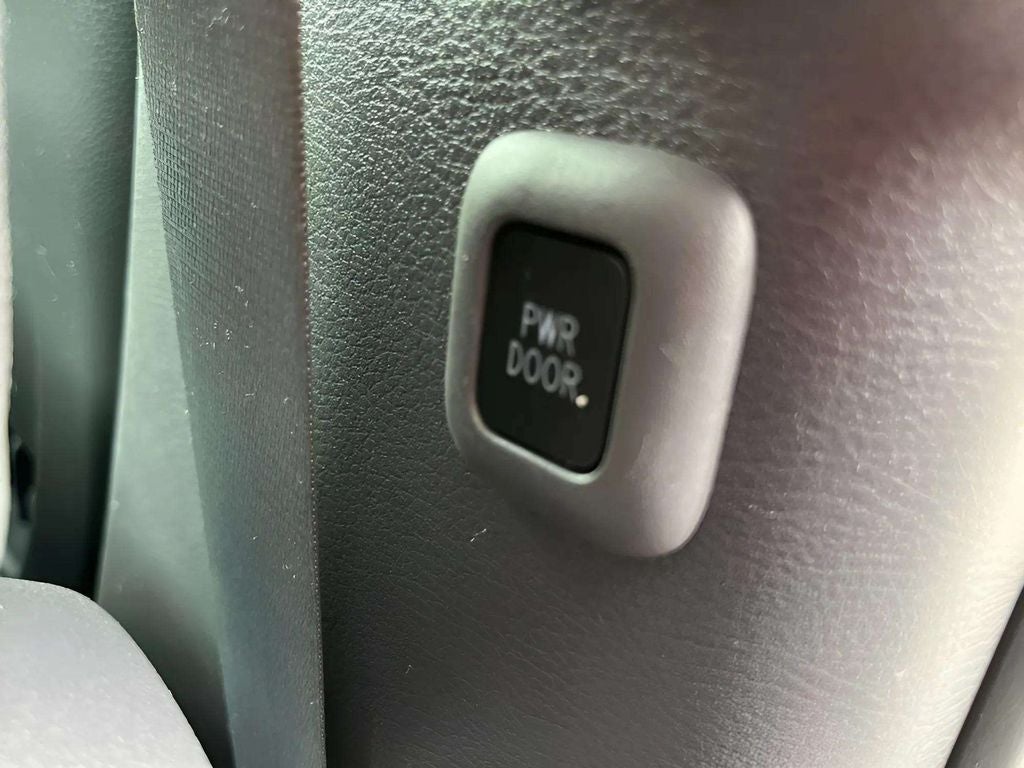 2021 Toyota Sienna XLE 8 Passenger