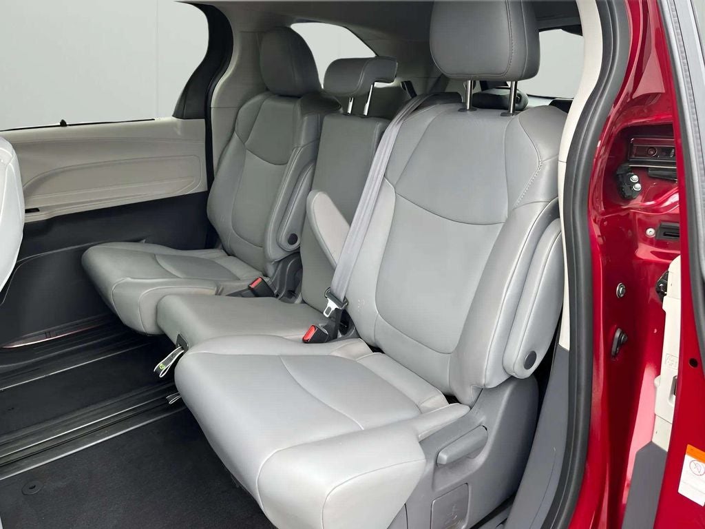 2021 Toyota Sienna XLE 8 Passenger