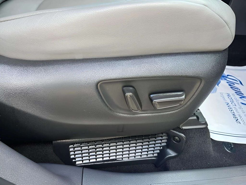 2023 Toyota Sienna XLE 8 Passenger