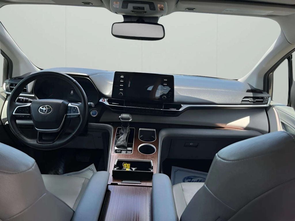 2023 Toyota Sienna XLE 8 Passenger