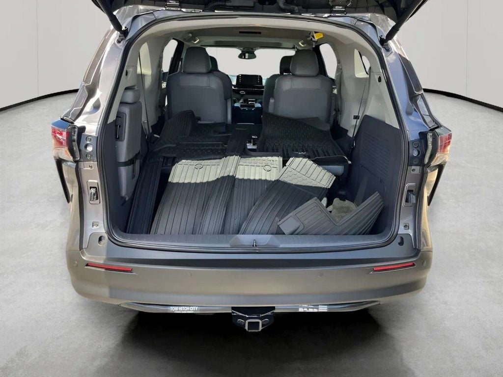 2023 Toyota Sienna XLE 8 Passenger