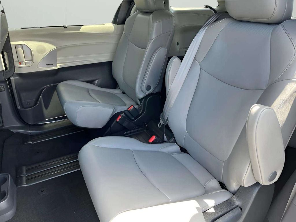 2023 Toyota Sienna XLE 8 Passenger