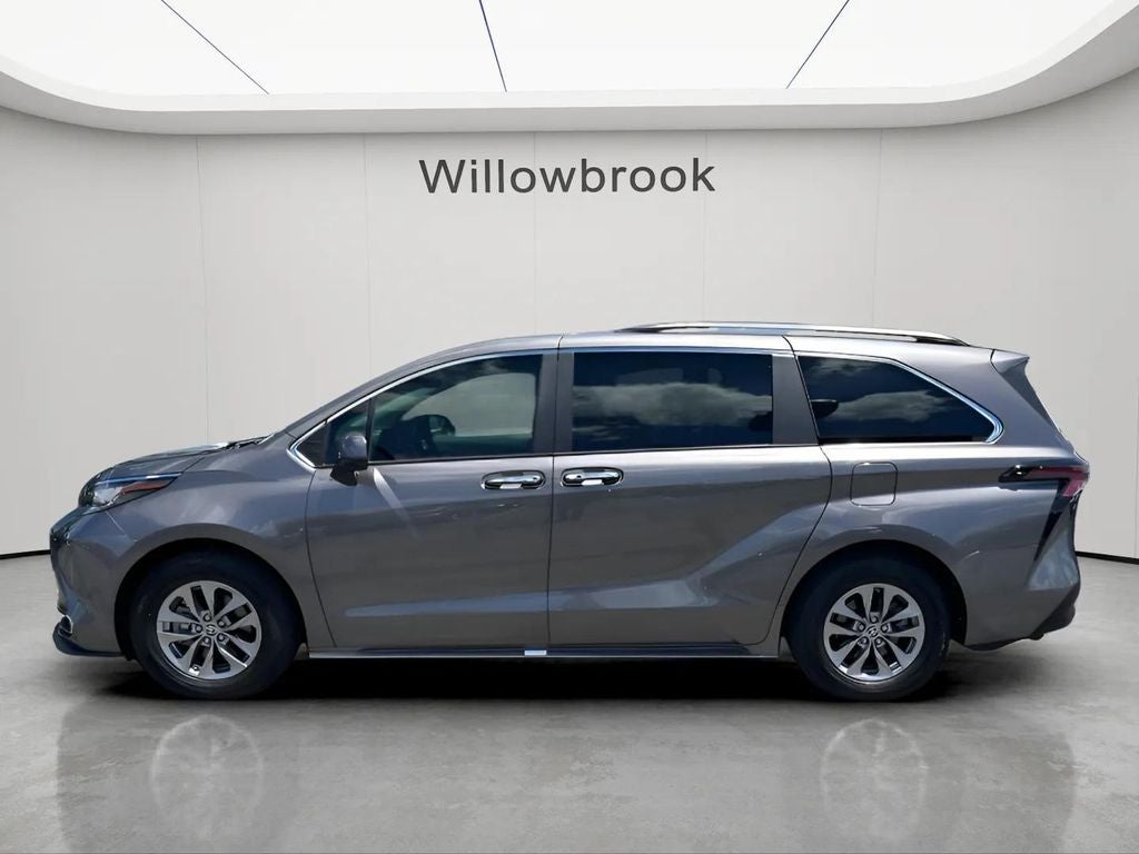 2023 Toyota Sienna XLE 8 Passenger