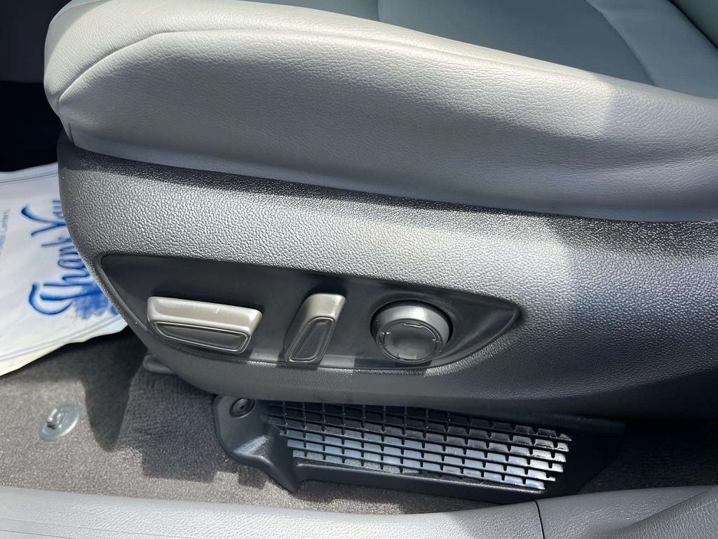 2023 Toyota Sienna XLE 8 Passenger