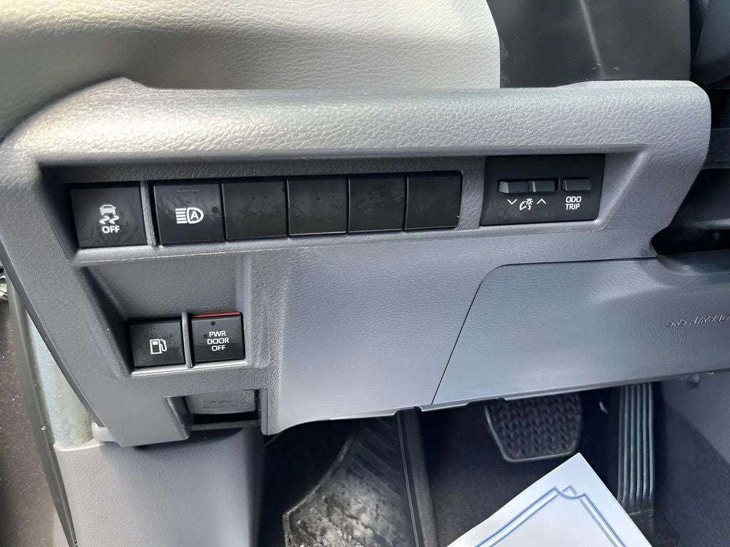 2023 Toyota Sienna XLE 8 Passenger