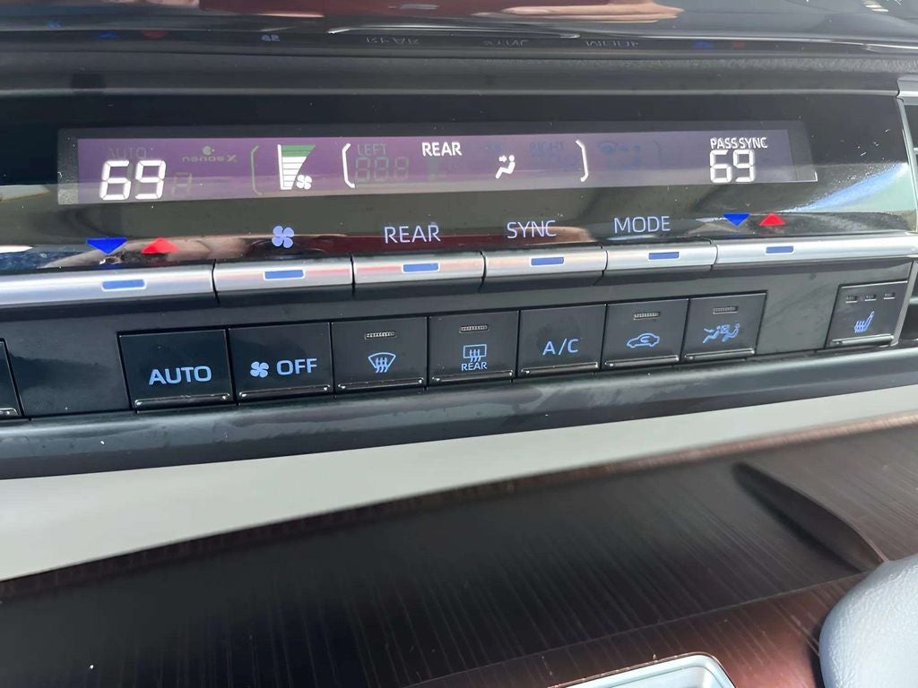 2023 Toyota Sienna XLE 8 Passenger