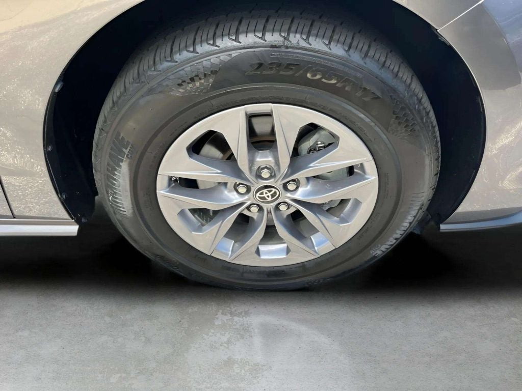 2023 Toyota Sienna XLE 8 Passenger