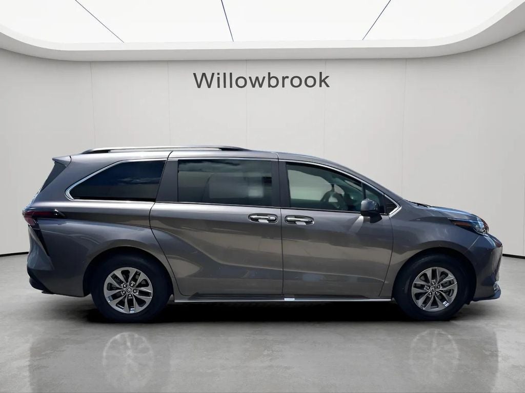 2023 Toyota Sienna XLE 8 Passenger