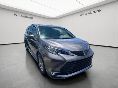 2023 Toyota Sienna XLE 8 Passenger