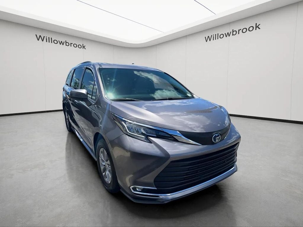2023 Toyota Sienna XLE 8 Passenger