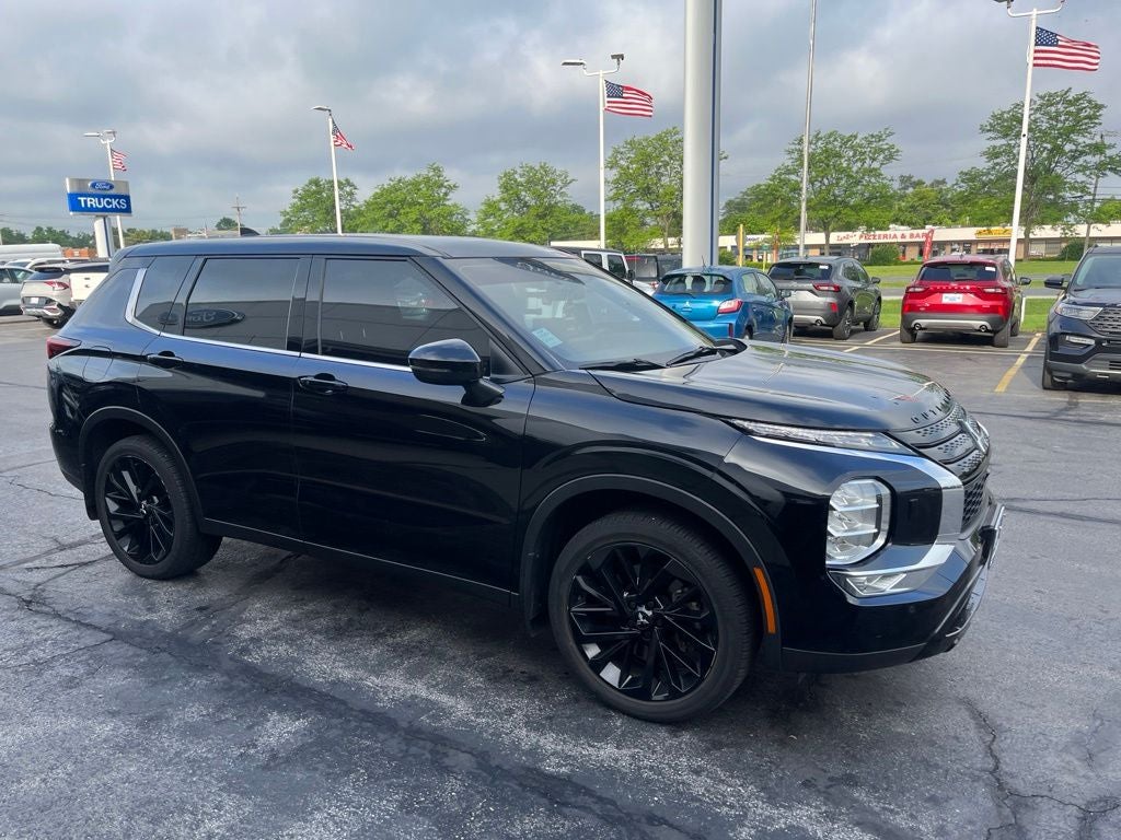 2022 Mitsubishi Outlander Black Edition