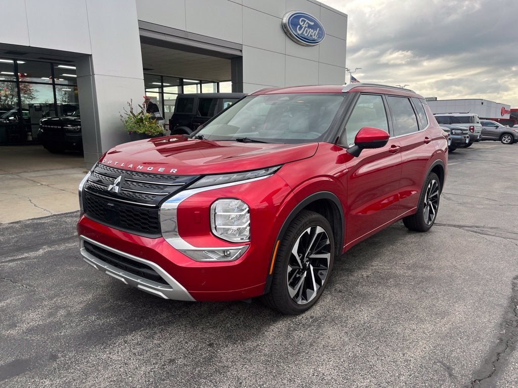 2023 Mitsubishi Outlander Base