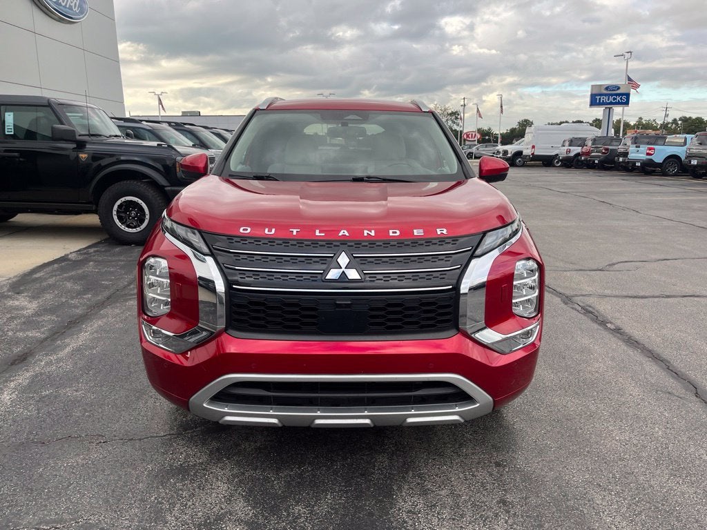 2023 Mitsubishi Outlander Base