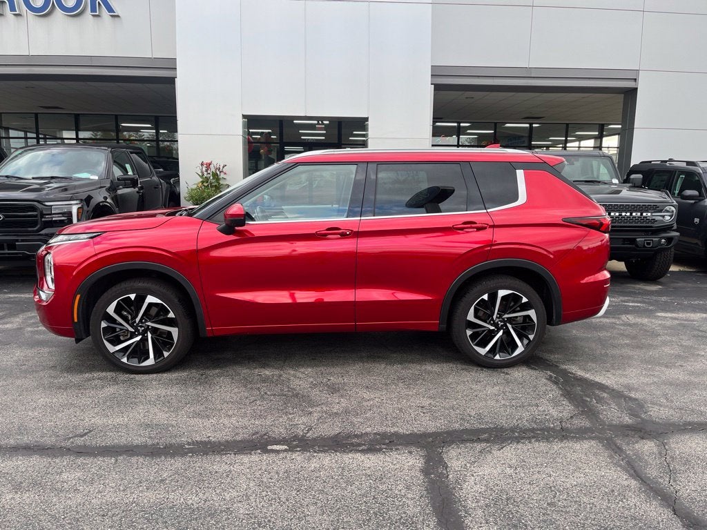 2023 Mitsubishi Outlander Base