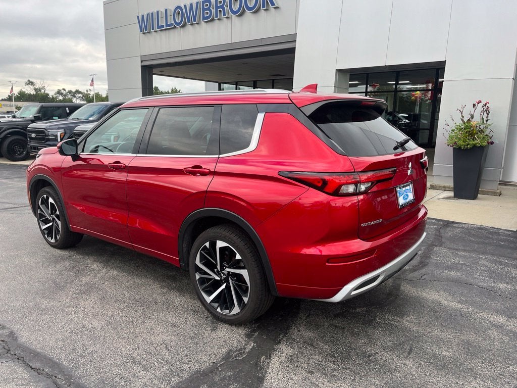 2023 Mitsubishi Outlander Base