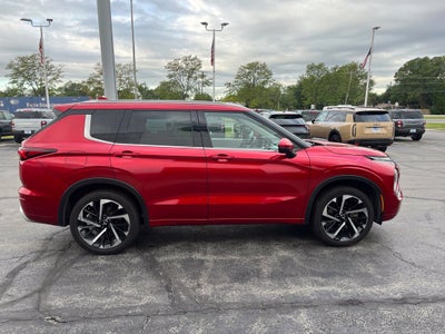 2023 Mitsubishi Outlander Base