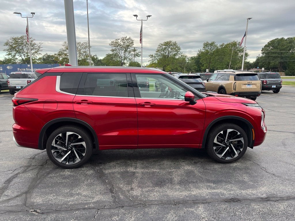 2023 Mitsubishi Outlander Base