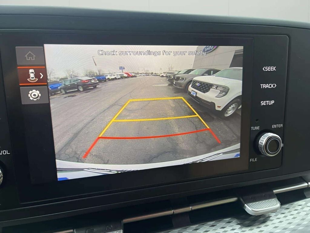 2024 Kia Carnival LX