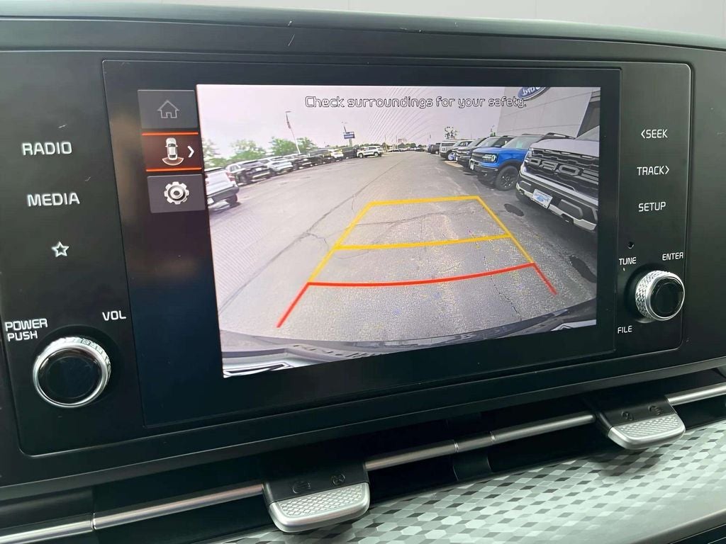 2024 Kia Carnival LX