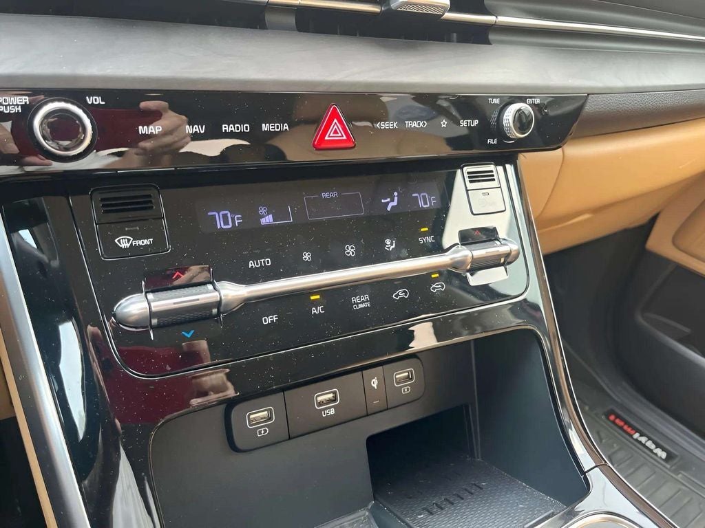 2024 Kia Carnival EX