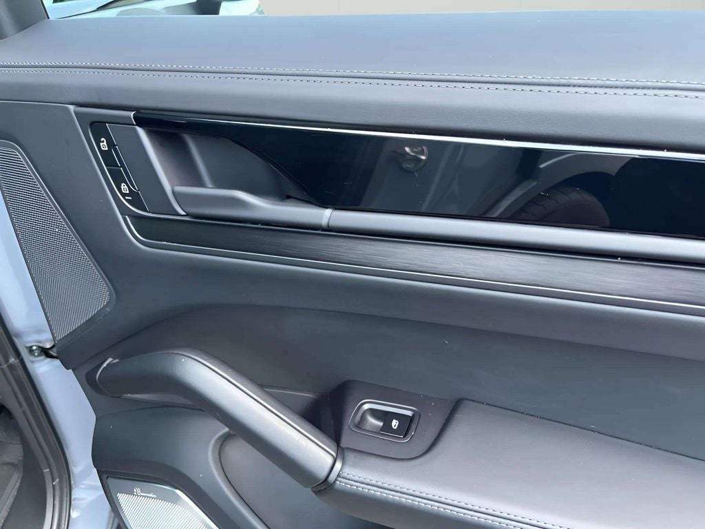 2025 Porsche Cayenne GTS