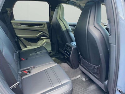 2025 Porsche Cayenne GTS