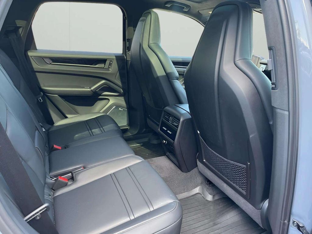 2025 Porsche Cayenne GTS