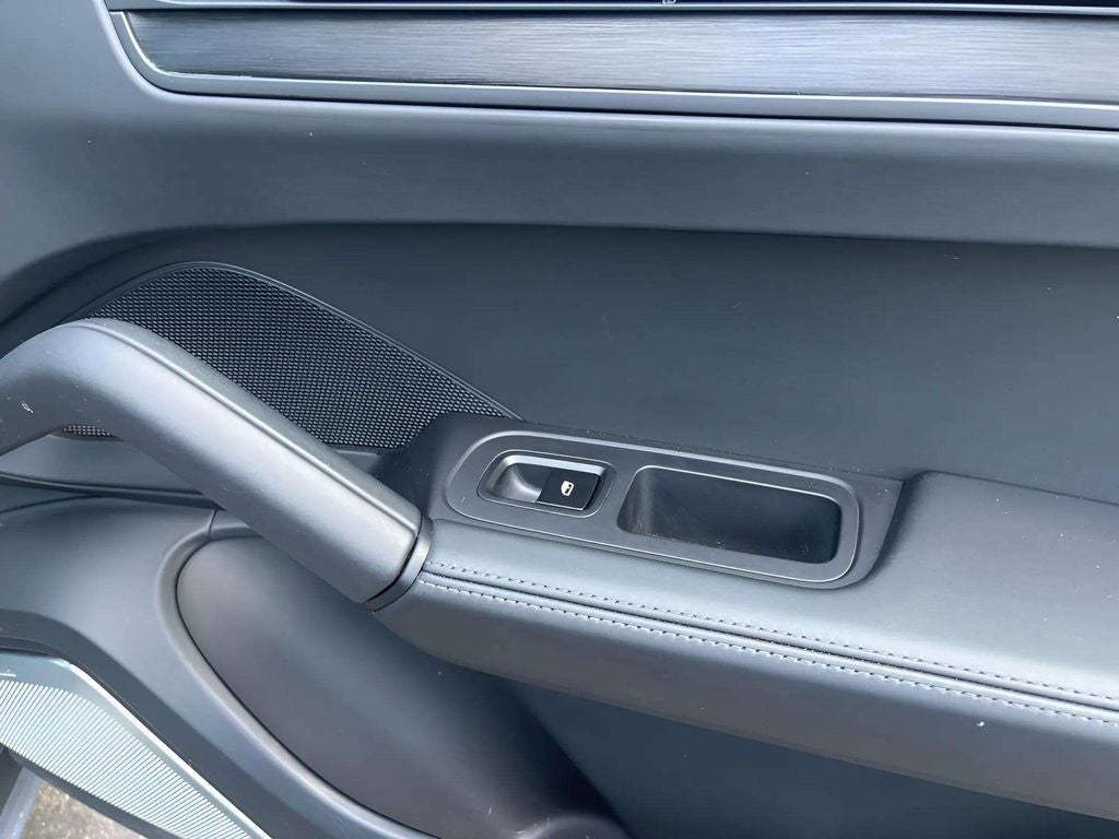 2025 Porsche Cayenne GTS