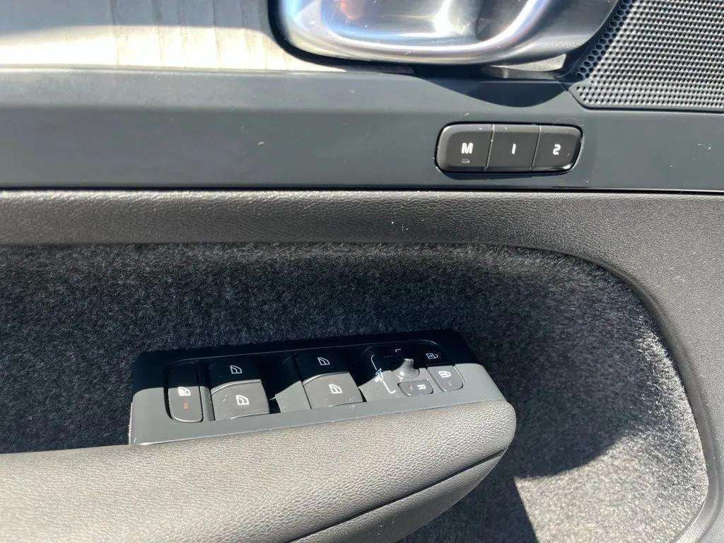2024 Volvo XC40 B5 Core