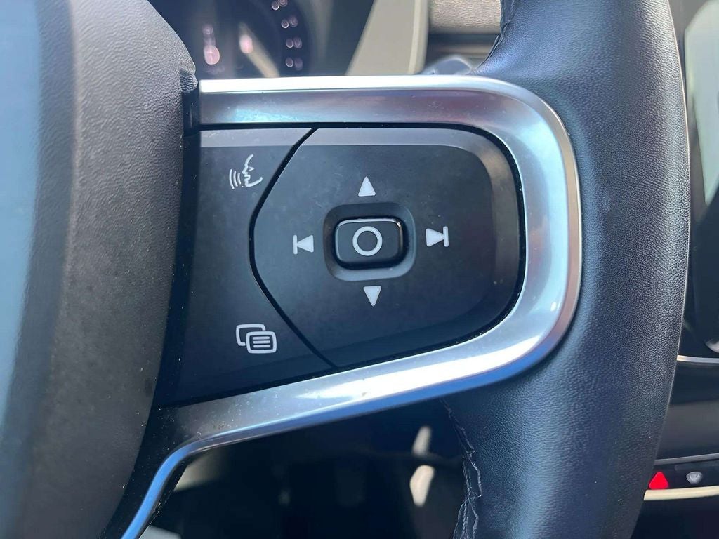 2024 Volvo XC40 B5 Core